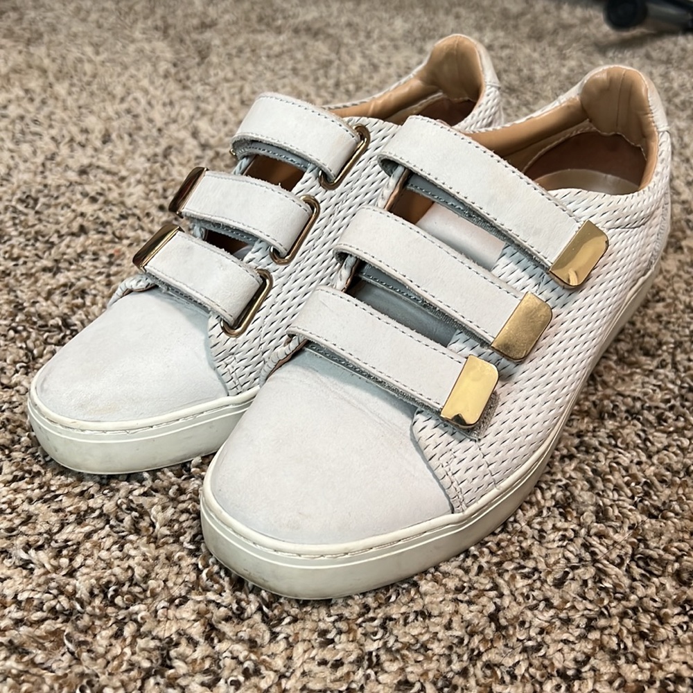 Sneakers sky blue size 7